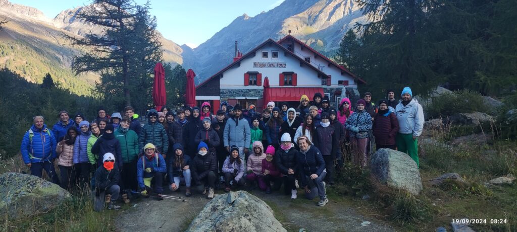 Studenti e Studentesse in visita al ghiacciaio della Ventina